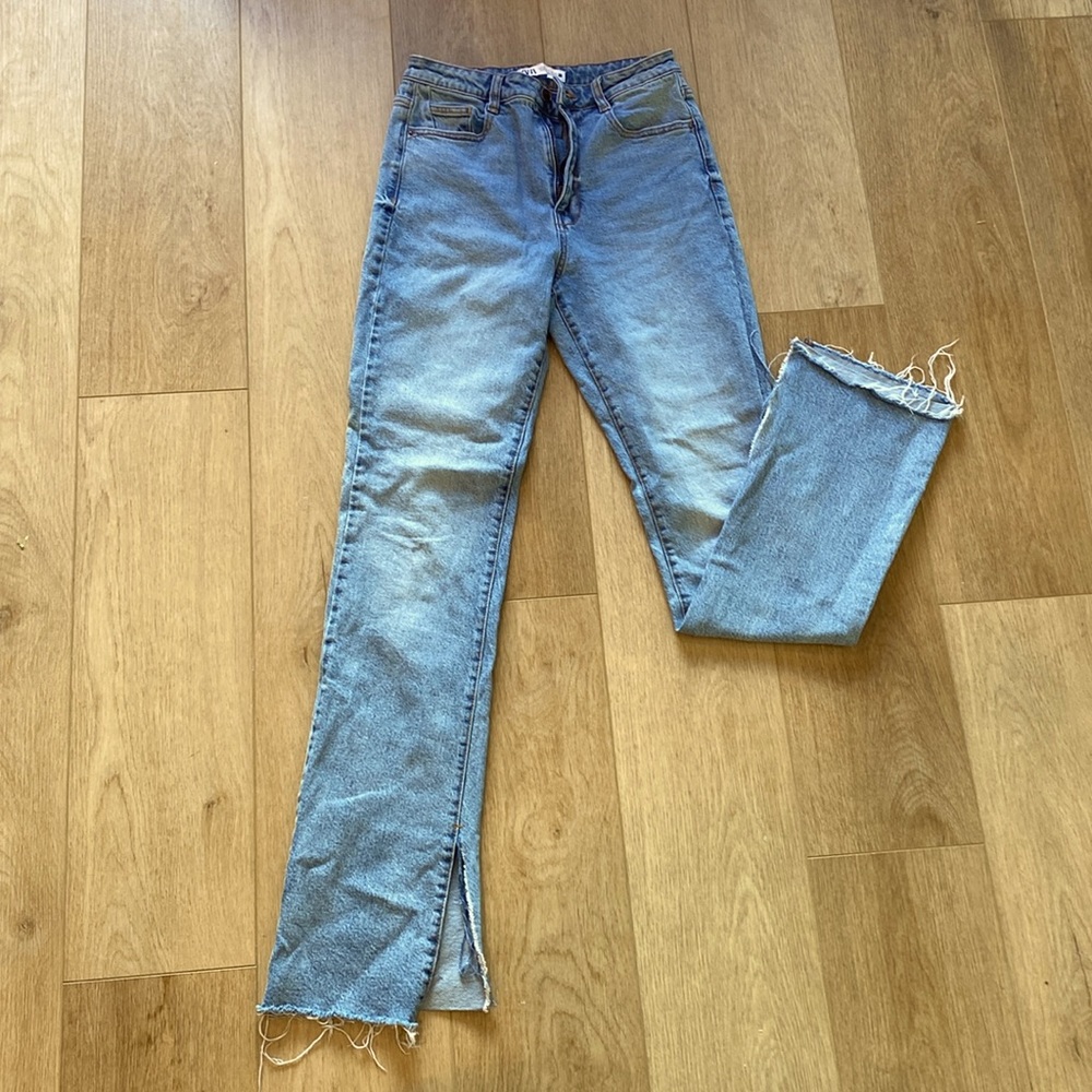 Women’s Zara jeans slits at the bottom of the pant
